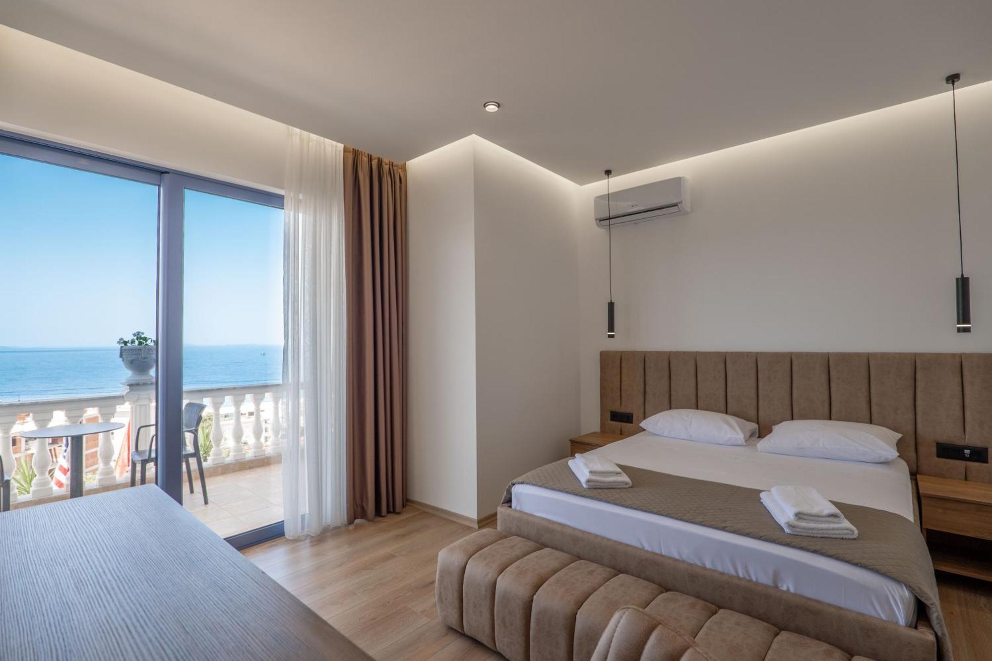 Keos Hotel Sarandë Exterior foto