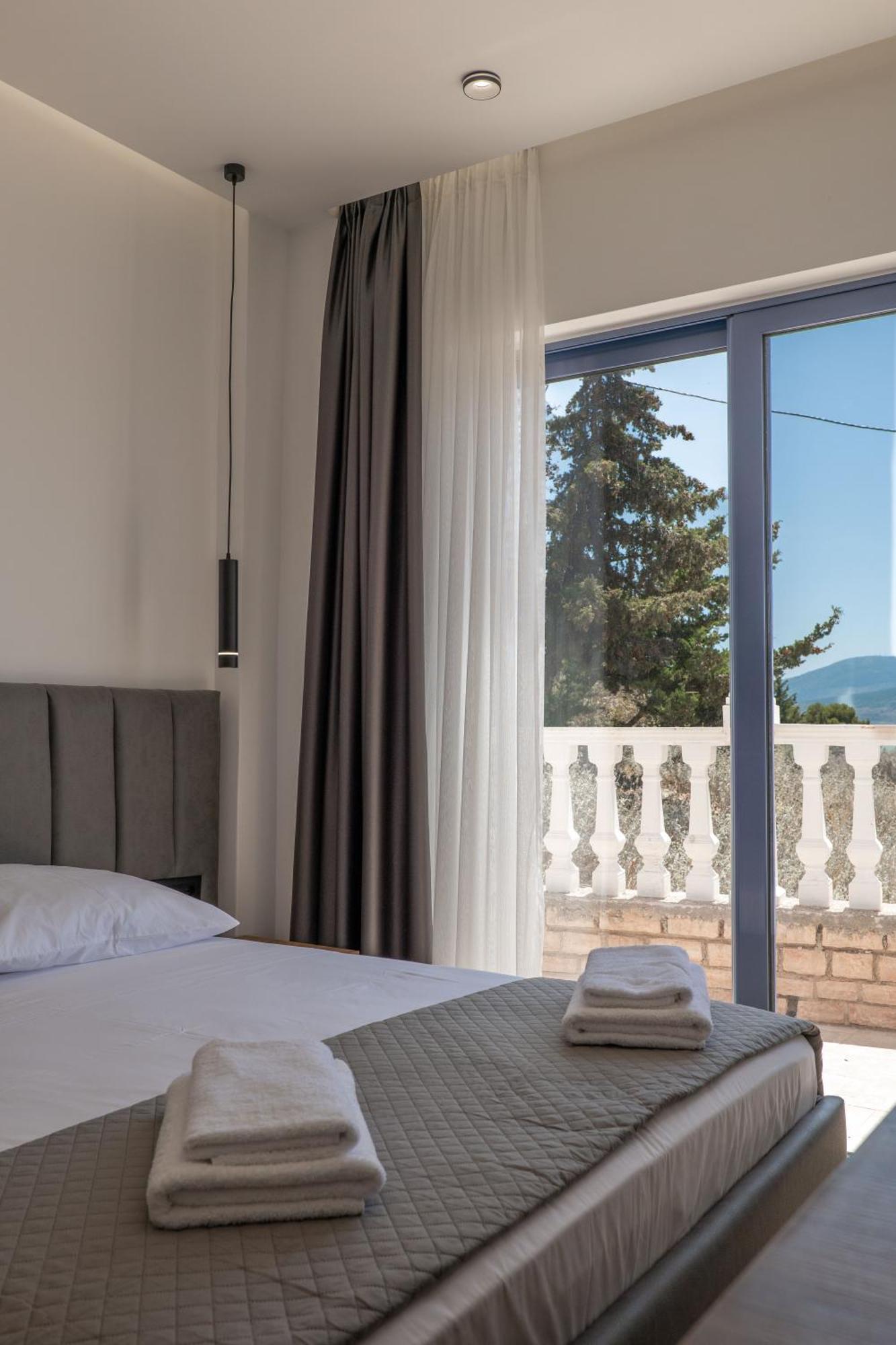 Keos Hotel Sarandë Exterior foto